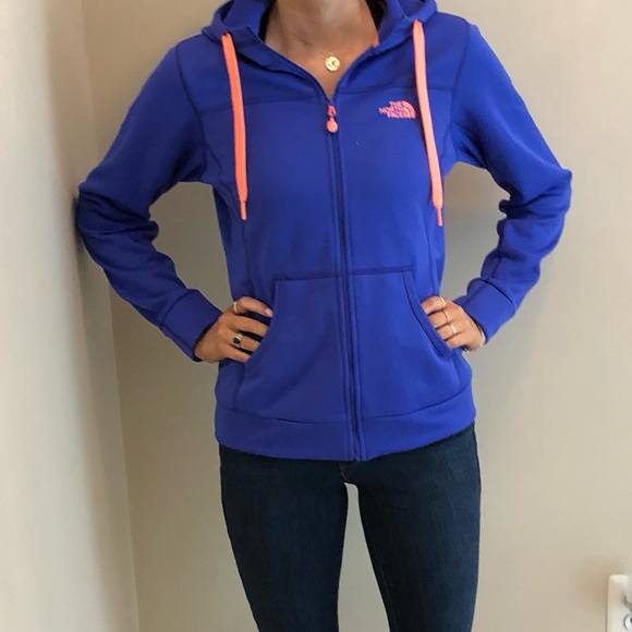 blue north face sweatshirt